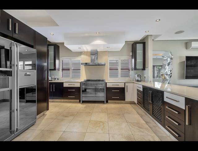 5 BEDROOM HOUSE FOR SALE IN HYDE PARK